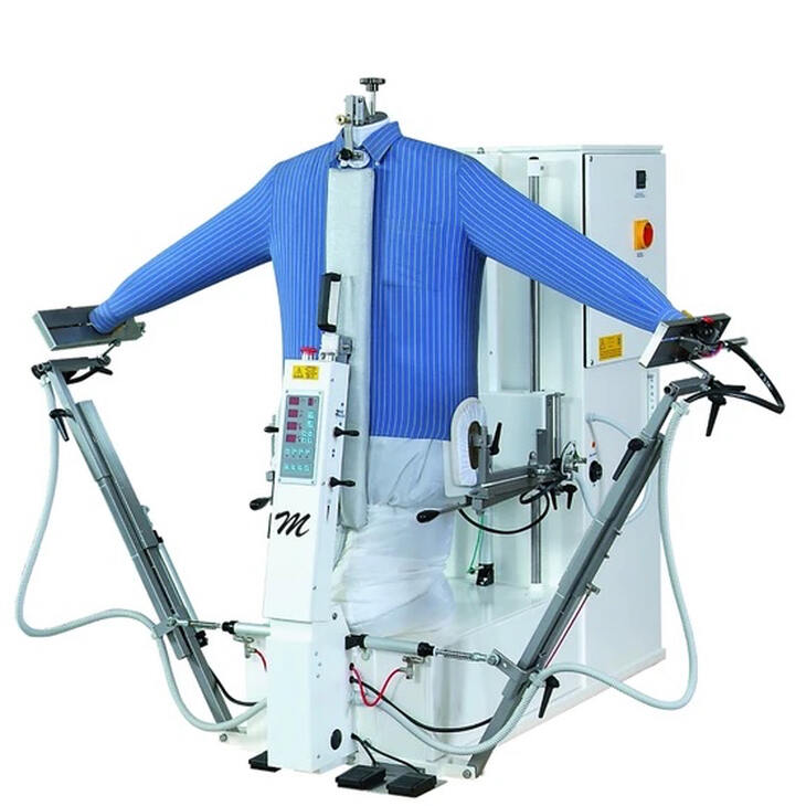 Hemden bügeln mit der Maschine statt in Handarbeit
